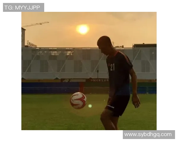 从贫困中崛起的足球明星童年悲惨经历与奋斗之路